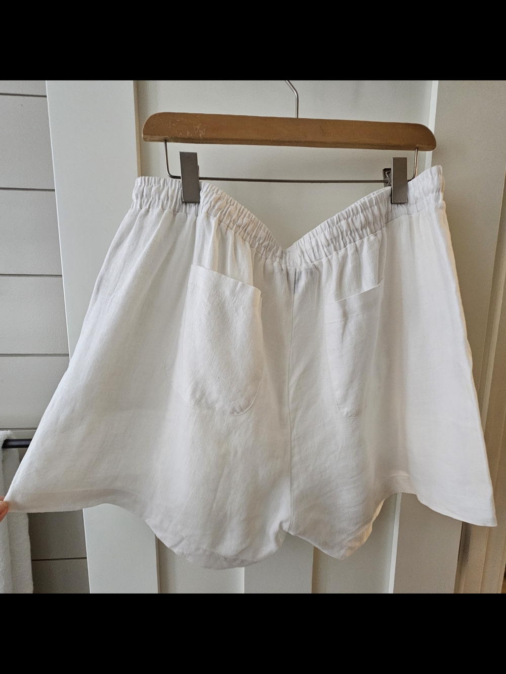 Saks Fifth Avenue White Linen-Blend Relaxed Elastic-Waist Shorts - Picture 4 of 4